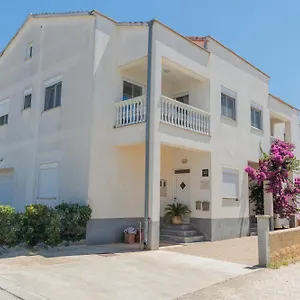 Rusula Apartman